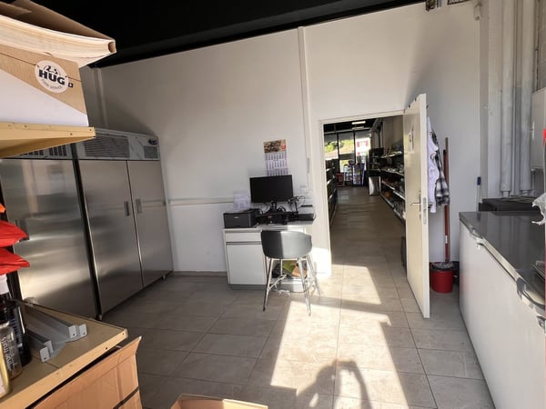 Tankstelle mit modernem Shop & Gastronomiepotenzial in Moutier 12