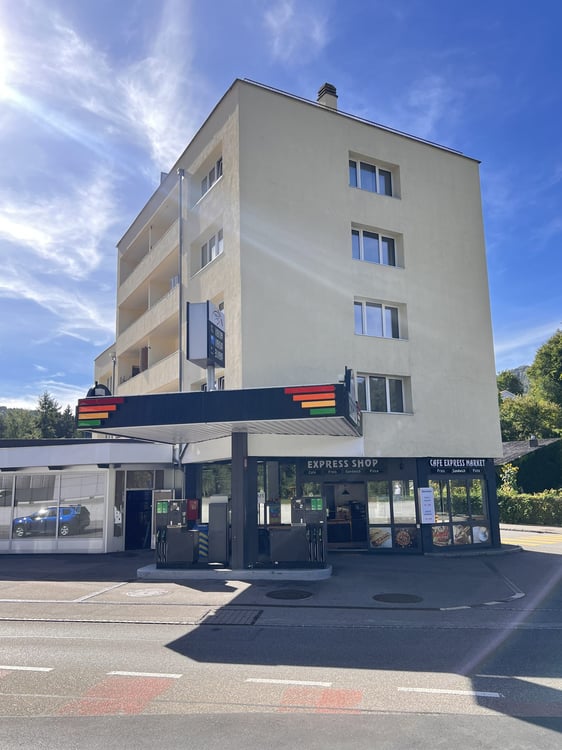 Tankstelle mit modernem Shop & Gastronomiepotenzial in Moutier 2