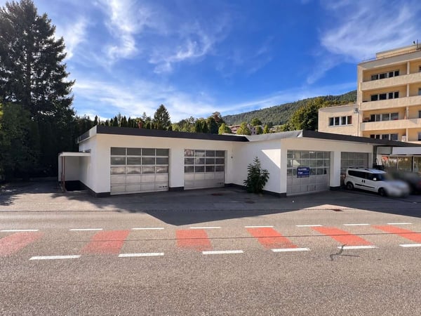 Grosszügige Autowerkstatt mit Waschraum & Lagerflächen in Moutier 2