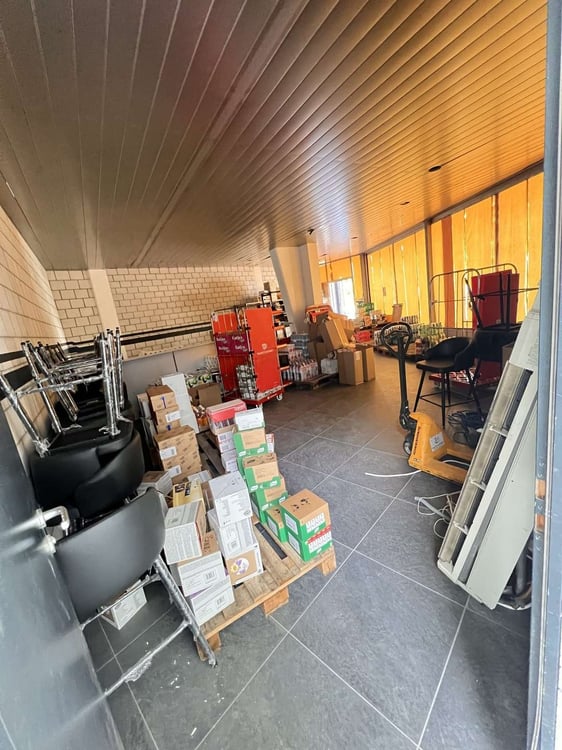 Grosszügige Autowerkstatt mit Waschraum & Lagerflächen in Moutier 12