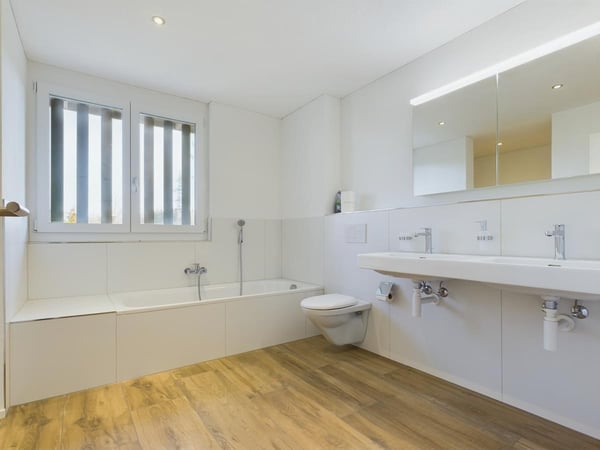 Wohnhaus mit 2 modernen Wohnungen  und viel Platz für Ihre Tiere 12