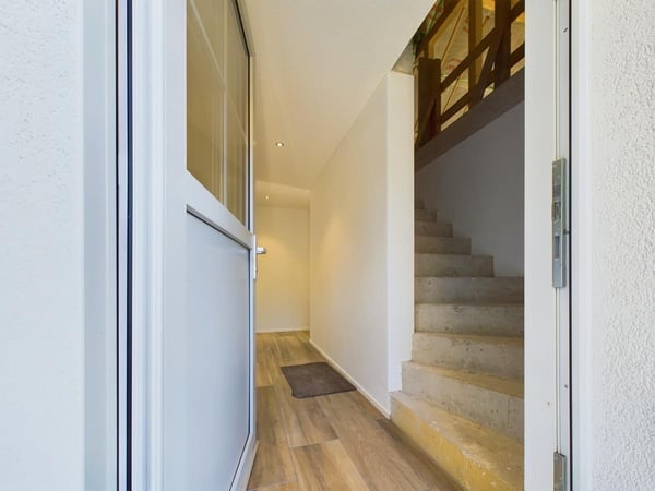 Wohnhaus mit 2 modernen Wohnungen  und viel Platz für Ihre Tiere 22