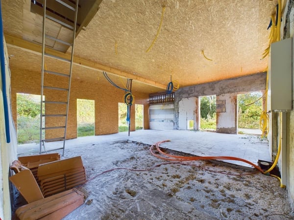 Wohnhaus mit 2 modernen Wohnungen  und viel Platz für Ihre Tiere 24