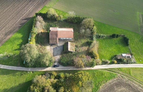Wohnhaus mit 2 modernen Wohnungen  und viel Platz für Ihre Tiere 1
