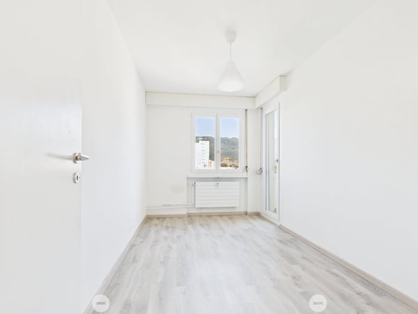 Appartement 3 pièces rénové avec vue panoramique à Biel 6