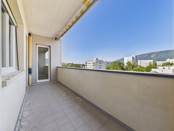 Appartement 3 pièces rénové avec vue panoramique à Biel 12