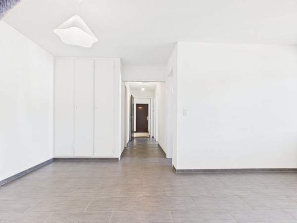 Appartement 3 pièces rénové avec vue panoramique à Biel 8