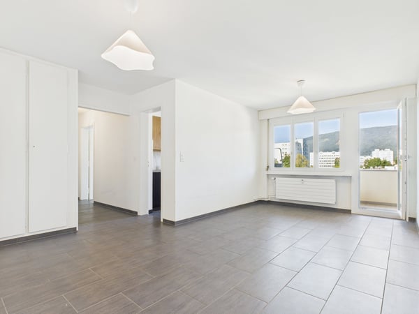 Appartement 3 pièces rénové avec vue panoramique à Biel 9