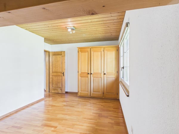 3,5 Zimmer Dachwohnung mit Bergsicht und Raumhöhe 11