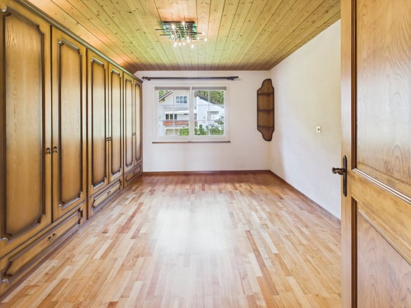 3,5 Zimmer Dachwohnung mit Bergsicht und Raumhöhe 8