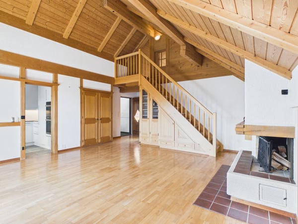 3,5 Zimmer Dachwohnung mit Bergsicht und Raumhöhe 17