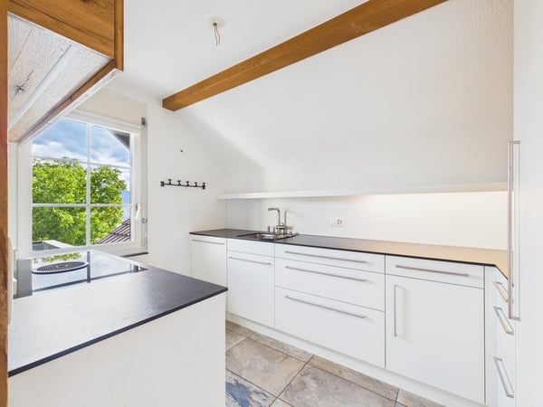3,5 Zimmer Dachwohnung mit Bergsicht und Raumhöhe 15
