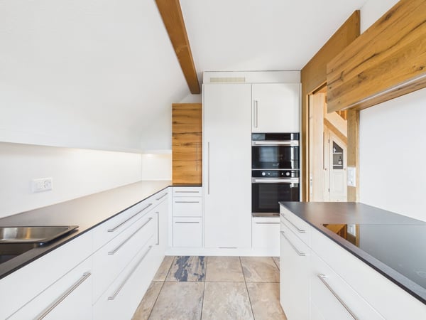 3,5 Zimmer Dachwohnung mit Bergsicht und Raumhöhe 16