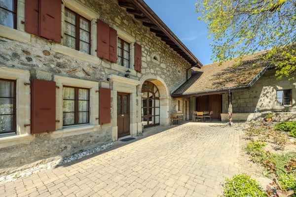 Ancienne ferme vaudoise superbement rénovée avec potentiel 2