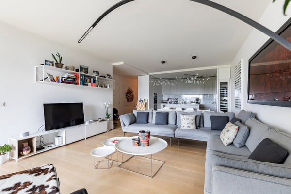 Spacieux appartement de 5 pièces avec balcon à Genève-Champel 2