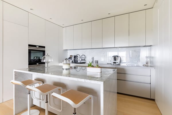 Spacieux appartement de 5 pièces avec balcon à Genève-Champel 4