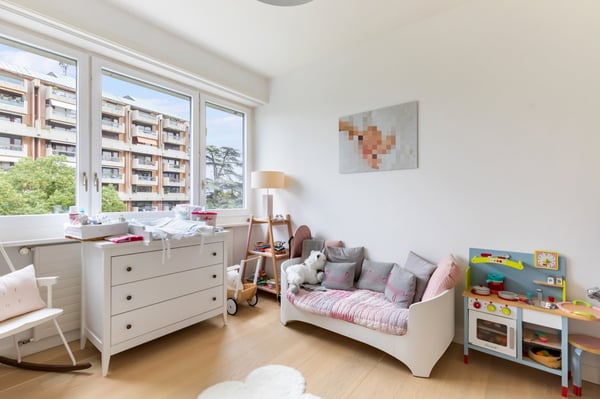 Spacieux appartement de 5 pièces avec balcon à Genève-Champel 7