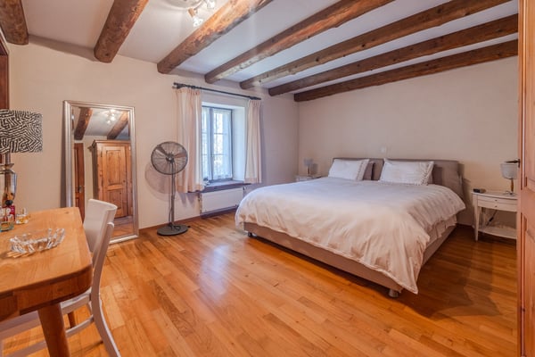 Ancienne ferme vaudoise superbement rénovée avec potentiel 13