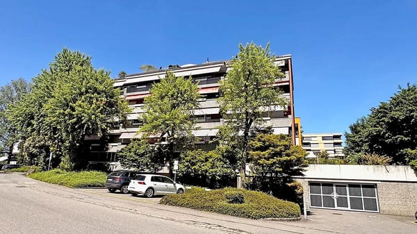 Helle 5.5 Zimmer Eigentumswohnung mit Balkon in Wetzikon 1