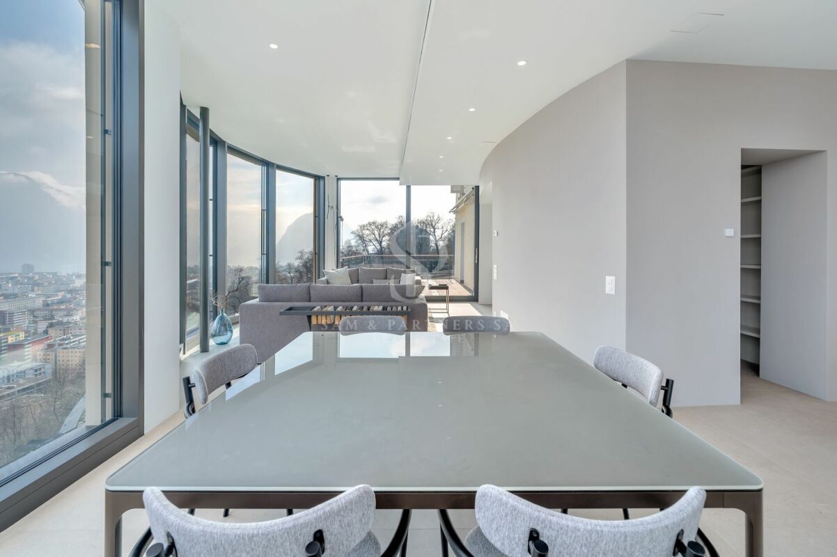 Attico duplex con vista lago