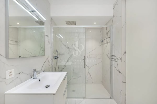 Moderna Villa con piscina 15