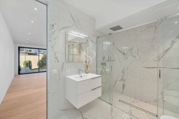 Moderna Villa con piscina 16