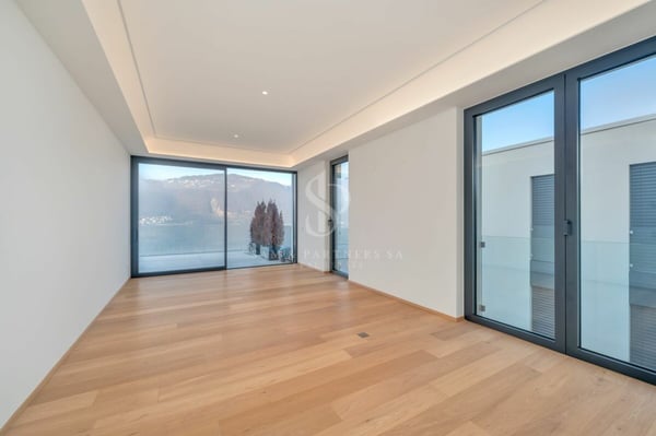 Atticco con vista lago 11