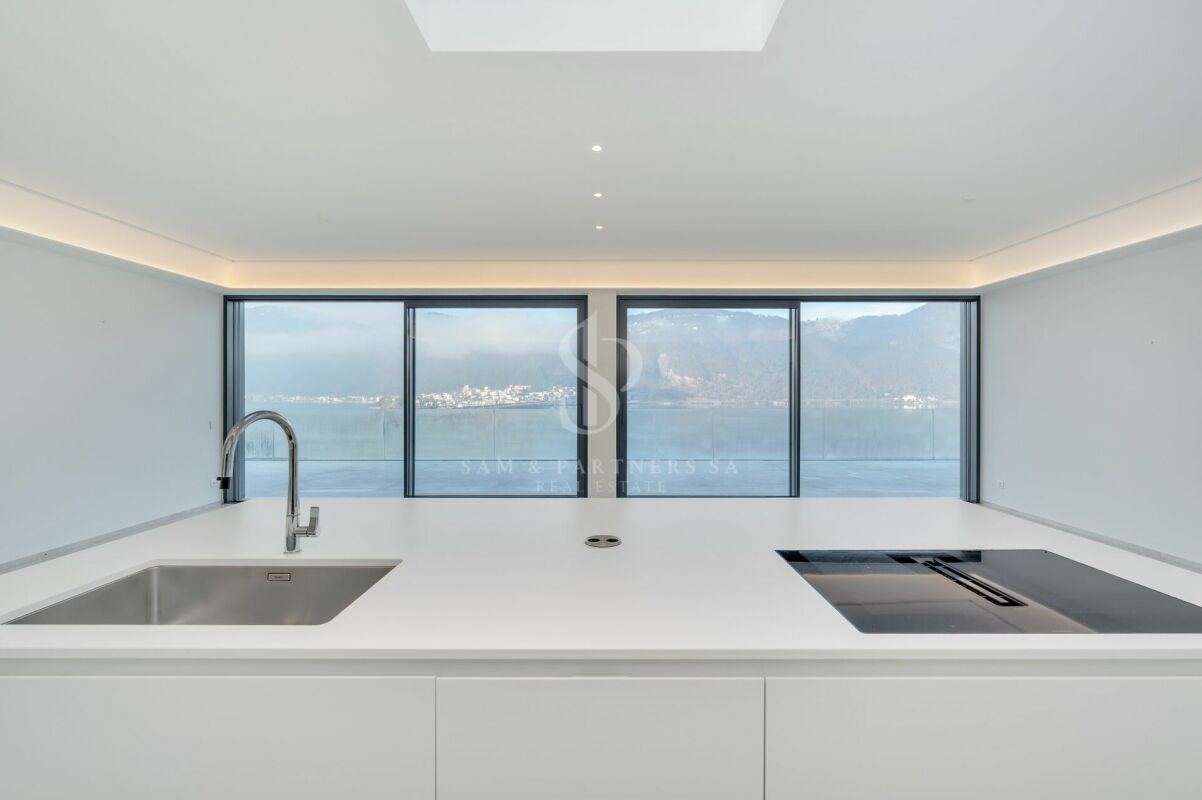 Attico con vista lago