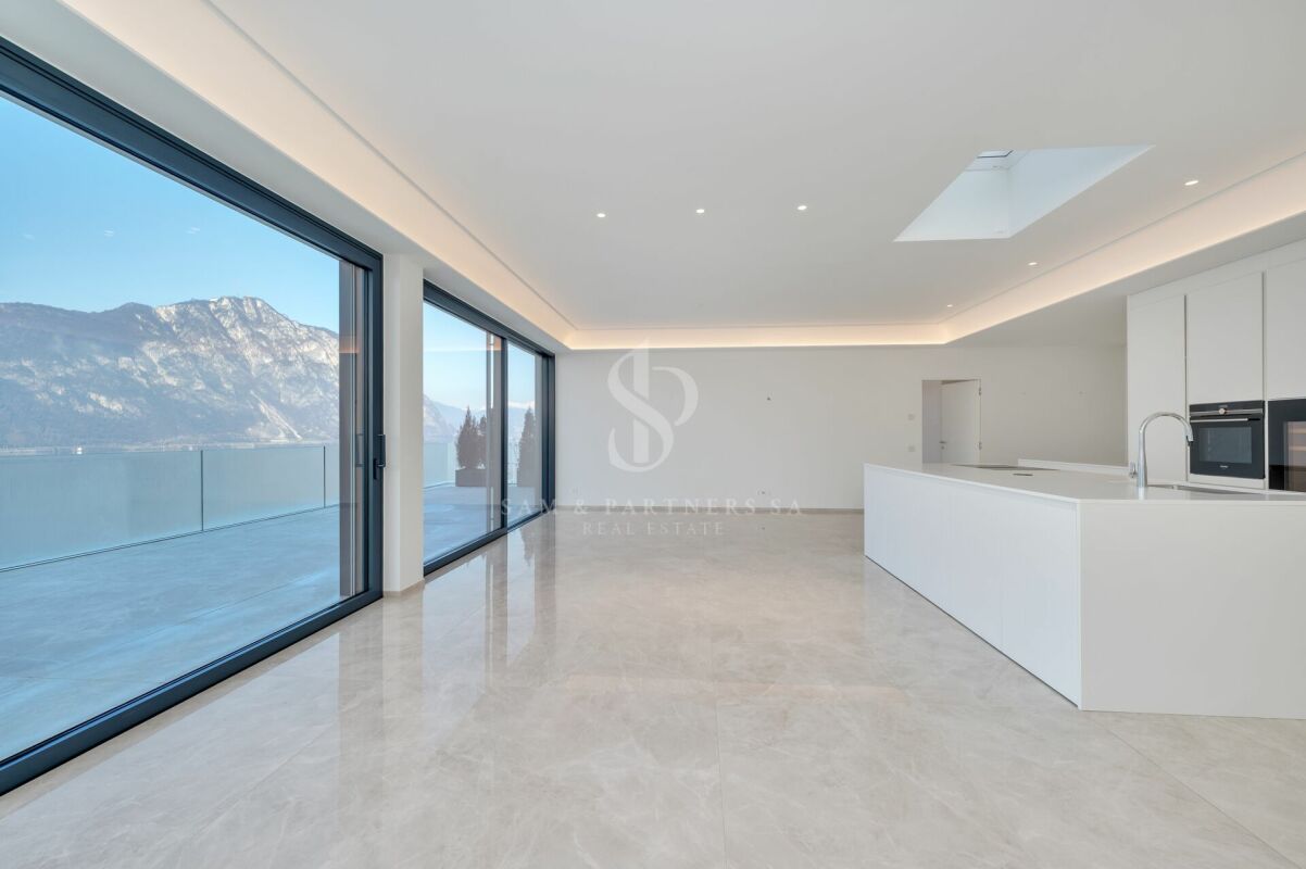 Attico con vista lago