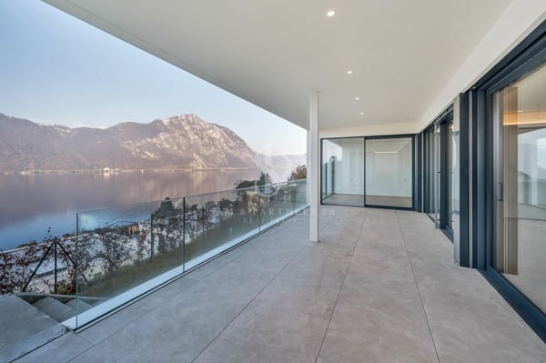Giardino e vista lago 9