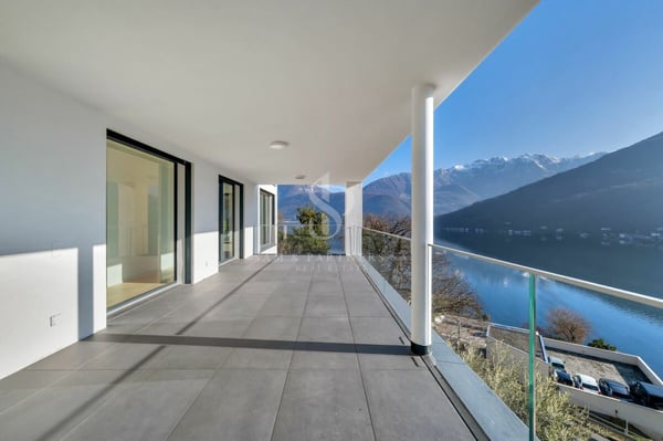 Nuova Villa con vista lago 6