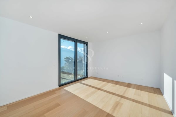 Nuova Villa con vista lago 13