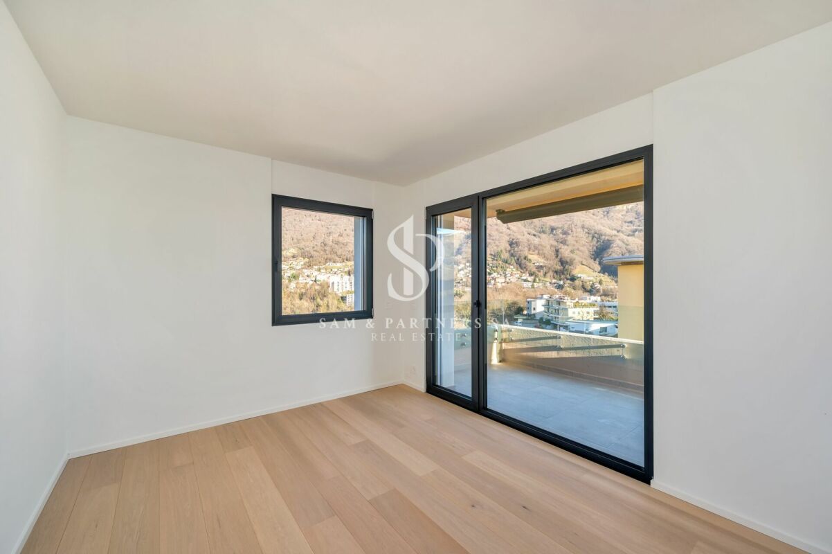 Attico con vista lago