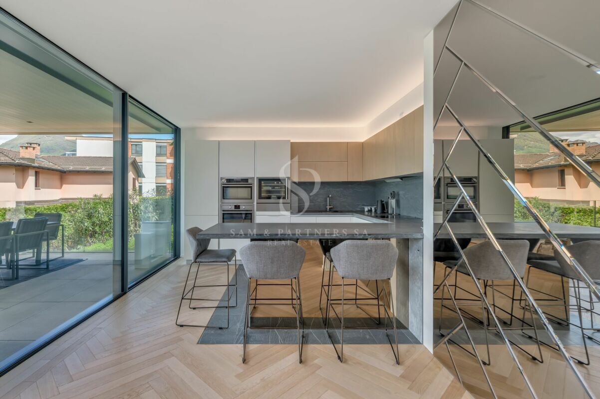 Moderno appartamento con vista lago a Paradiso