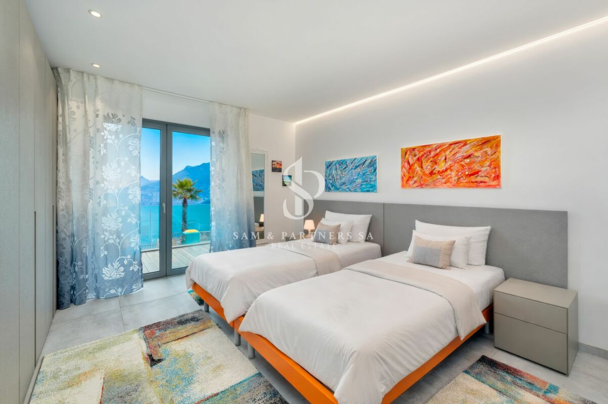 Appartamento con vista lago arredato copia