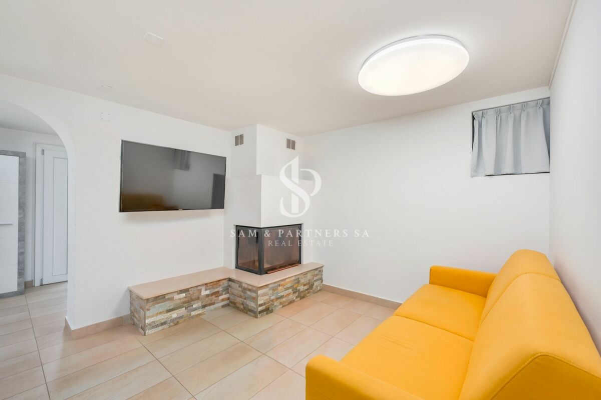 Moderna casa con piscina