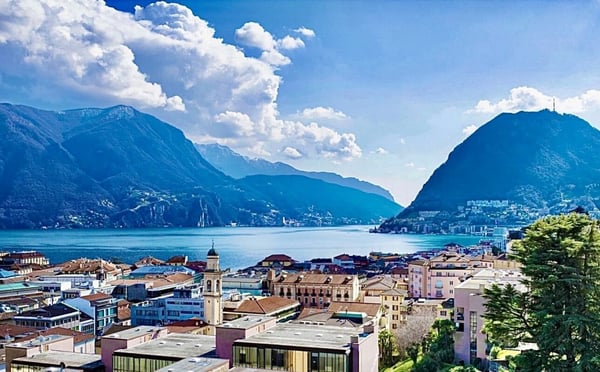 Centrale con vista lago
