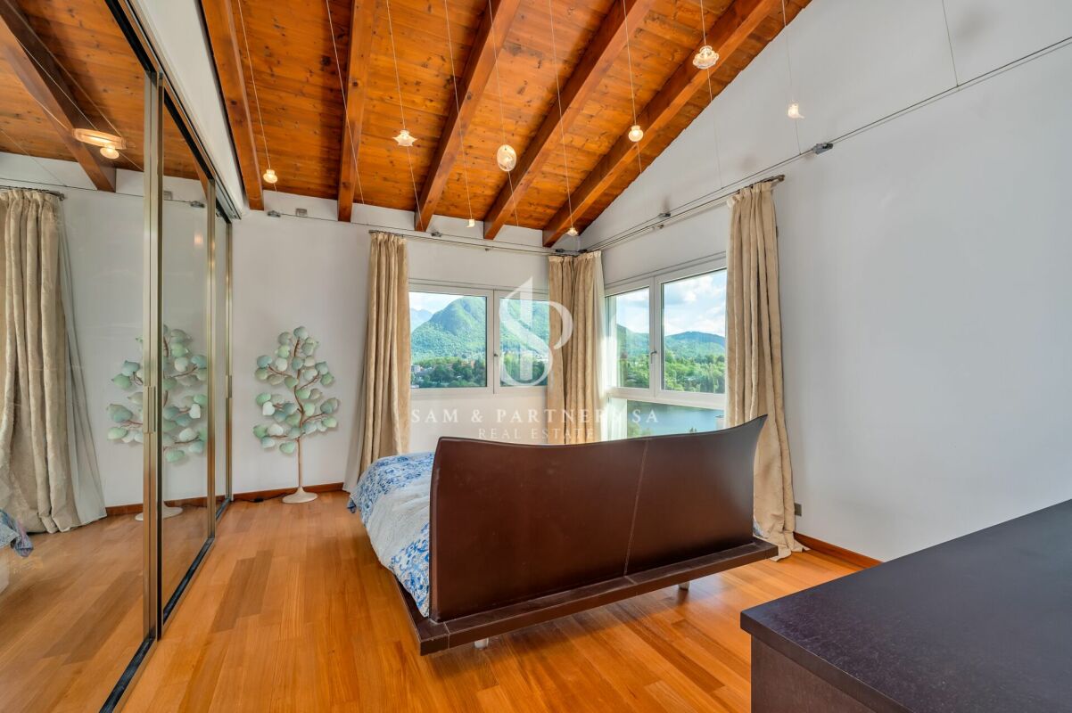 Villa con vista lago e piscina