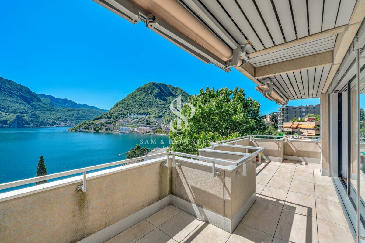Attico con vista lago