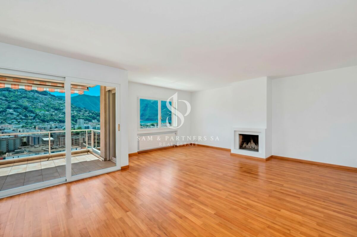 Esclusiva proprietà panoramica con vista lago