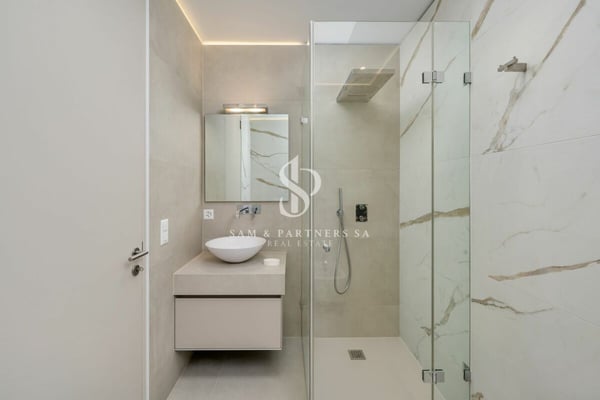 Eleganza e privacy con vista lago 15