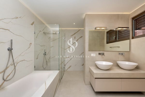 Eleganza e privacy con vista lago 13