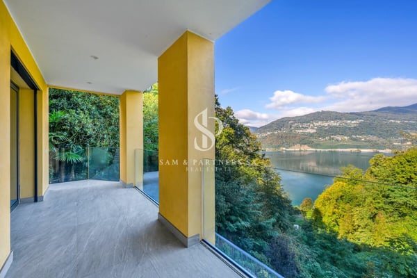 Appartamento con vista lago