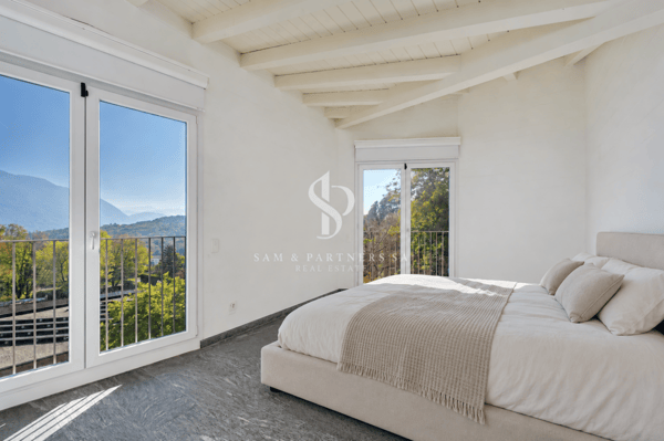 Villa contemporanea con giardino e potenziale di sviluppo copia 12