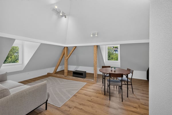 Möblierte Dachwohnung an ruhiger, sonniger Lage 2