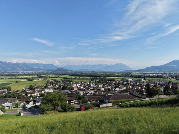 Baulandparzelle am Südhang mit Weitsicht über das Rheintal 2
