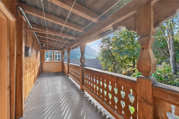 Charmantes Strickbau-Einfamilienhaus mit Wintergarten im Prättigau 8