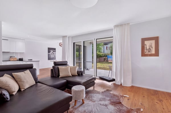 Moderne Erdgeschosswohnung mit privatem Gartenanteil an ruhiger Lage 2