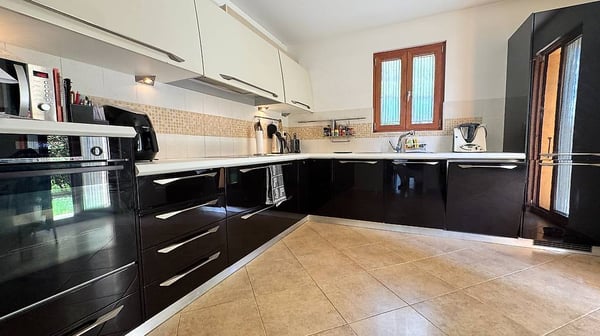 In eccellenti condizioni villa con grande giardino! 4