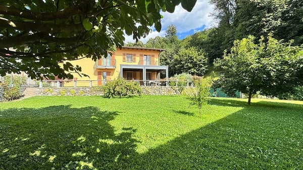 In eccellenti condizioni villa con grande giardino! 2